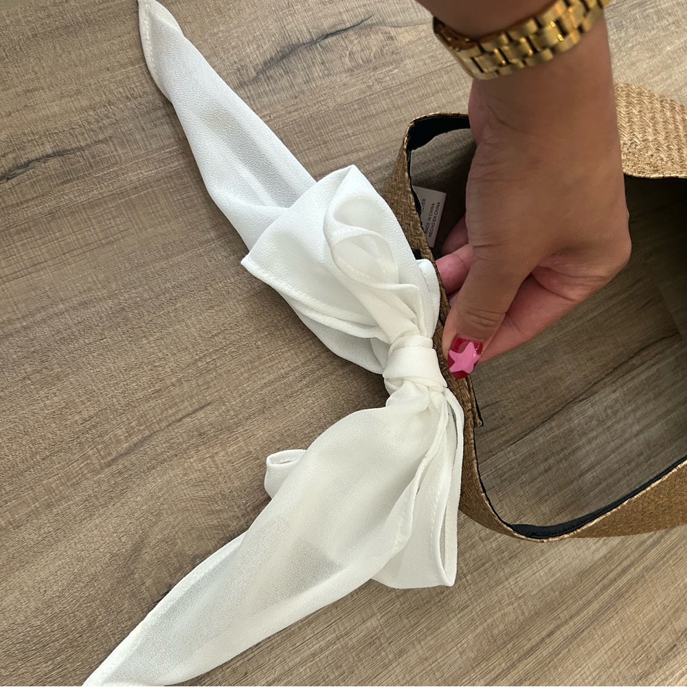 sunvisor with bow! - Picture 2 of 3
